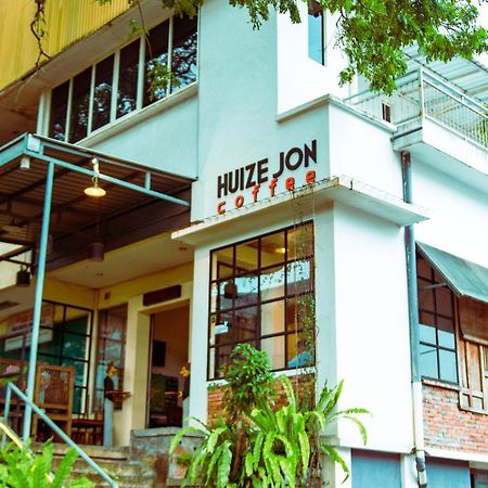 Huize Jon Hostel มะลัง ภายนอก รูปภาพ