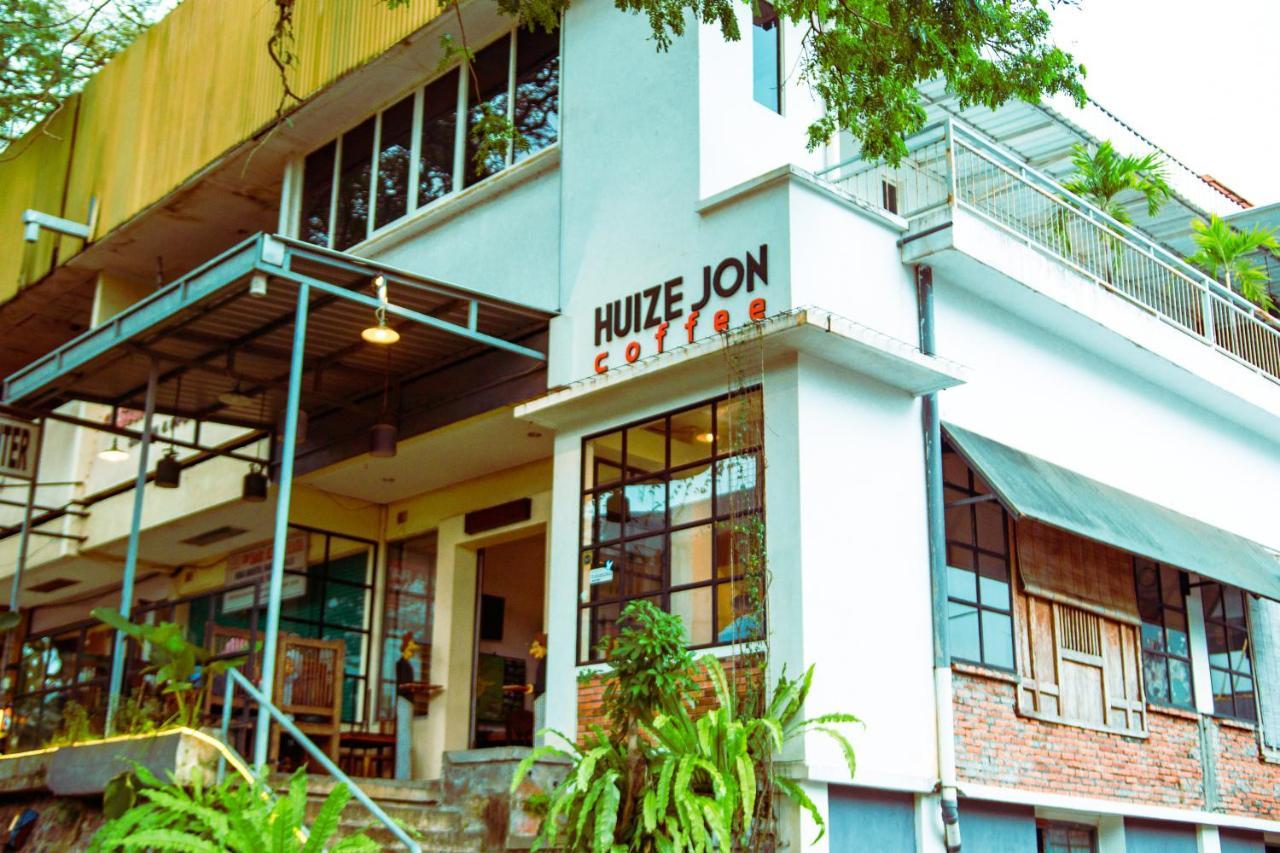 Huize Jon Hostel มะลัง ภายนอก รูปภาพ